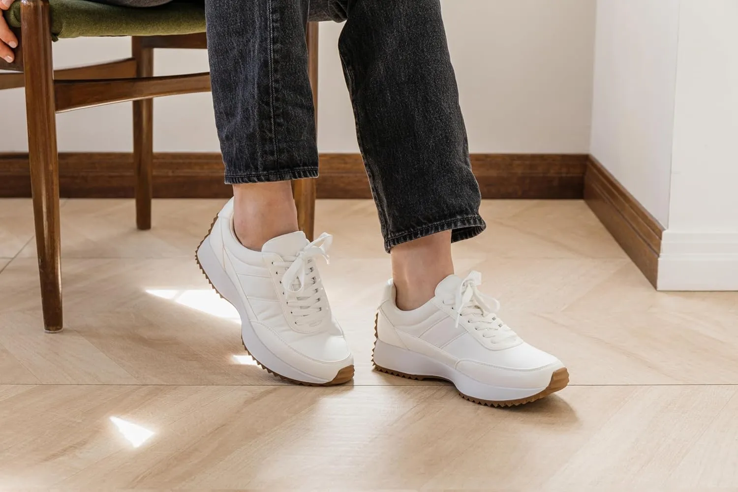 DV Dolce Vita Women's Bettie Sneaker