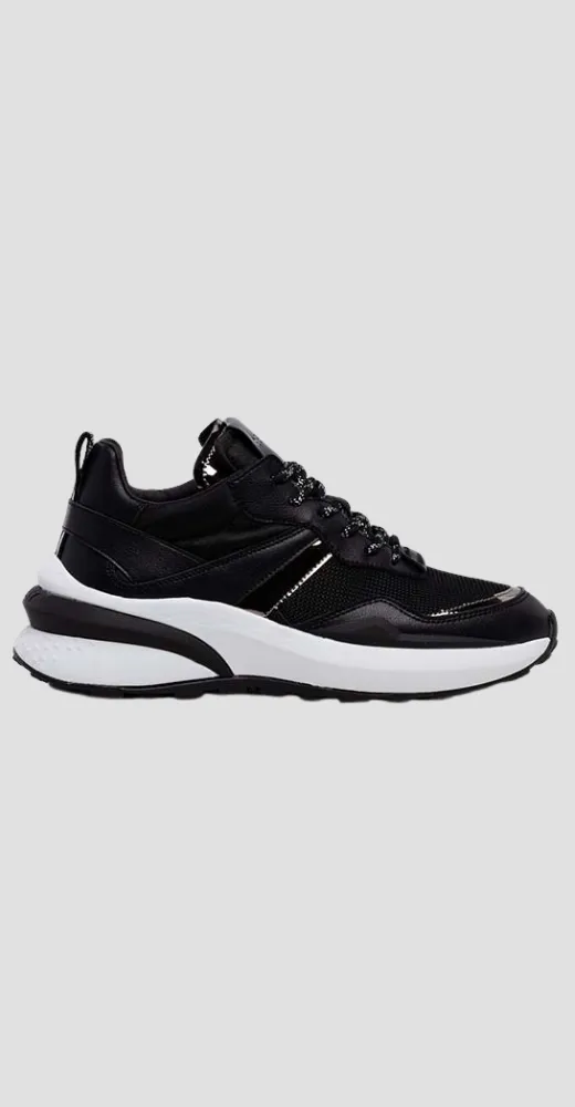 Heel Stripe Sneakers
