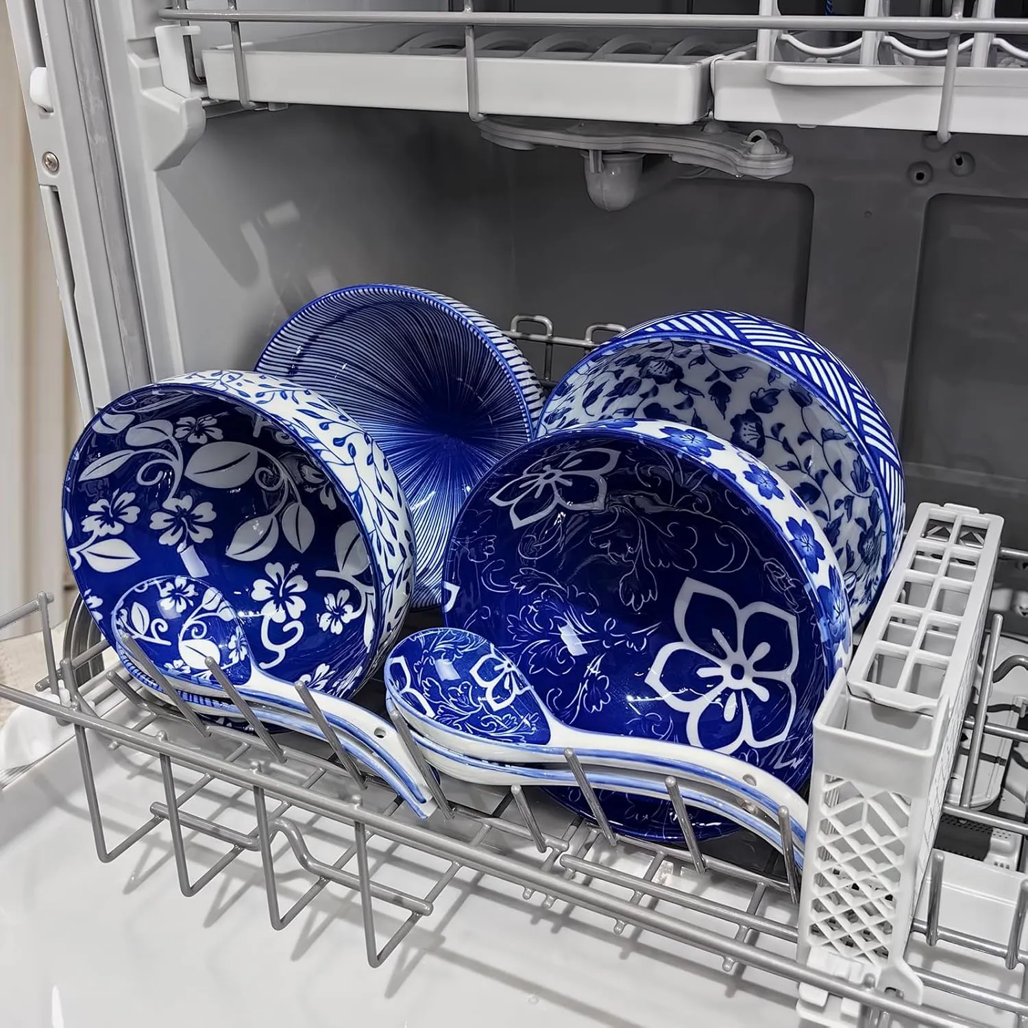 Japanese Ceramic Bowls Set of 6, 28 Oz Large Asian Porcalain Ramen Soup Salad Cereal Noodle Bowls with 6 Spoons, Deep Bowls for Kitchen Decor and Housewarming Gift, Dishwasher & Microwave Safe
