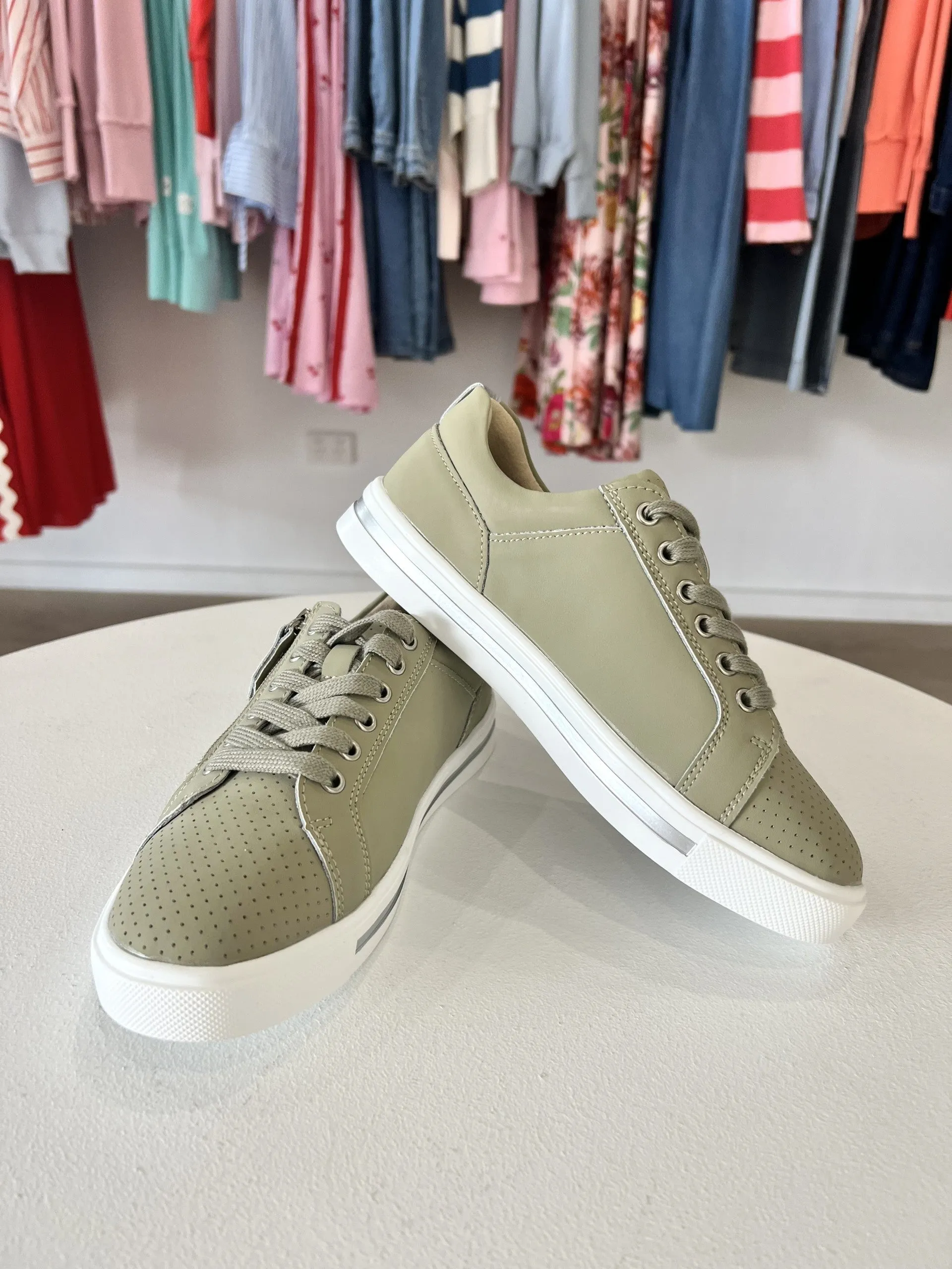 KIKI TRAINER || KHAKI