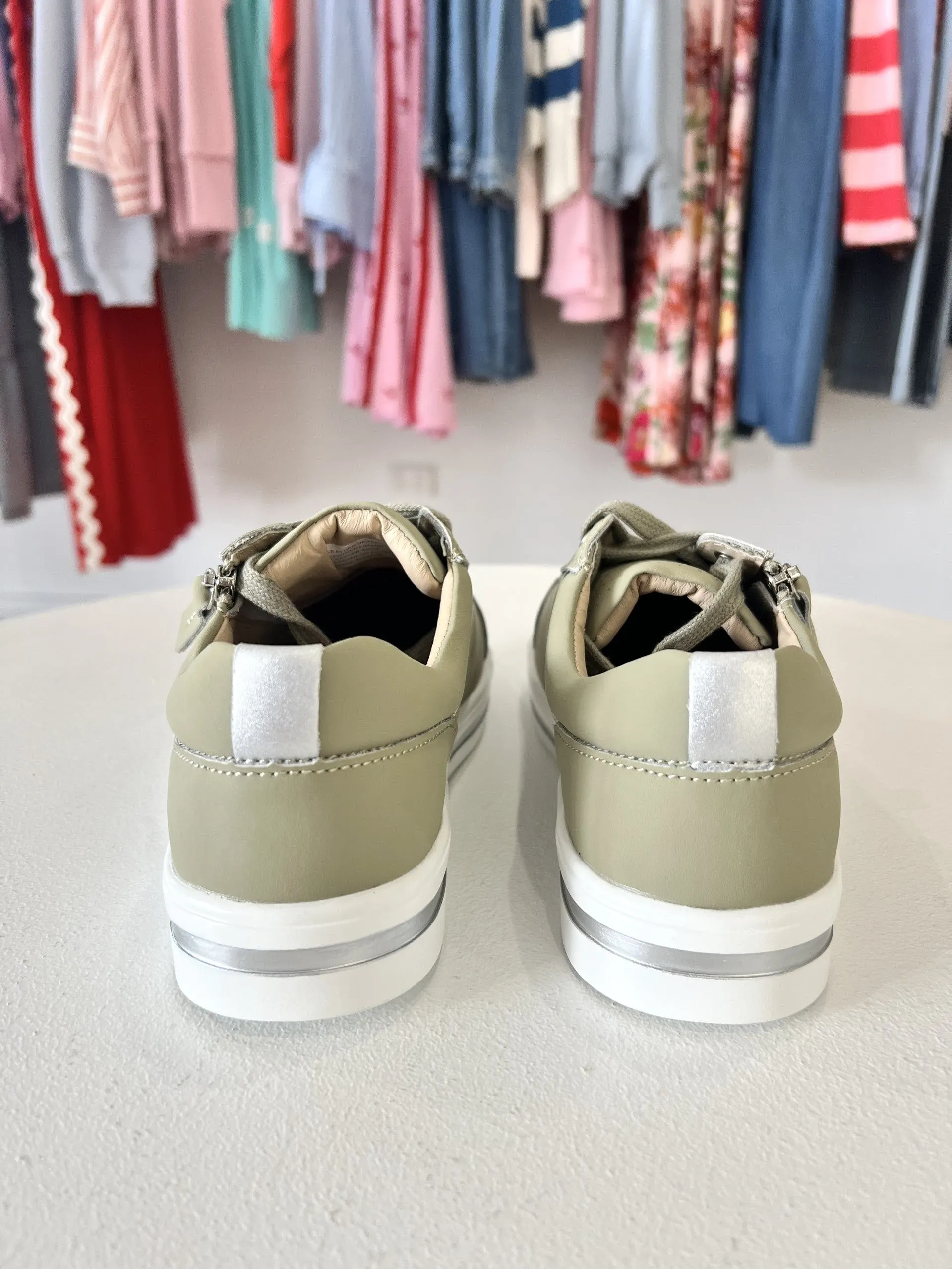 KIKI TRAINER || KHAKI