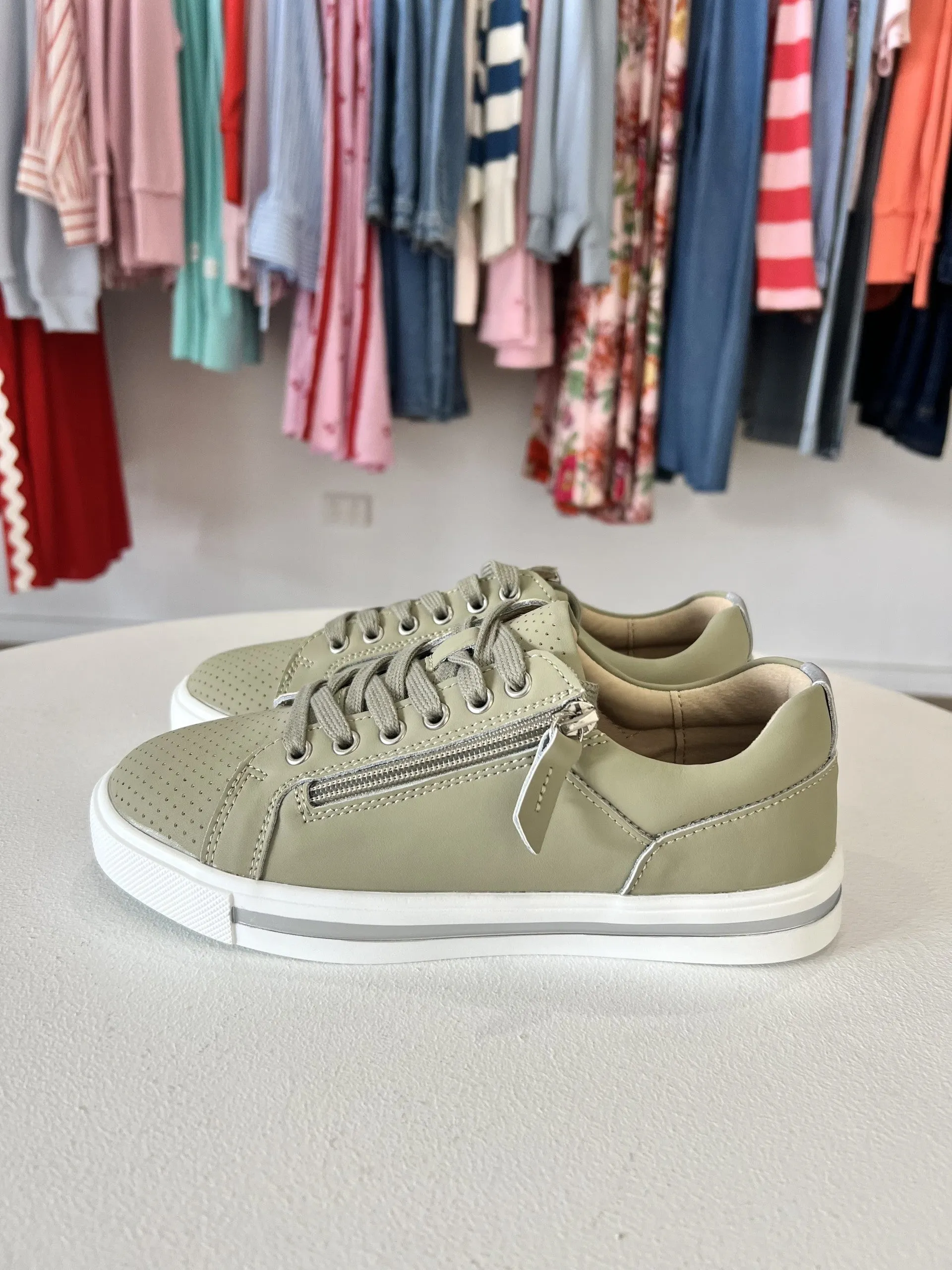 KIKI TRAINER || KHAKI