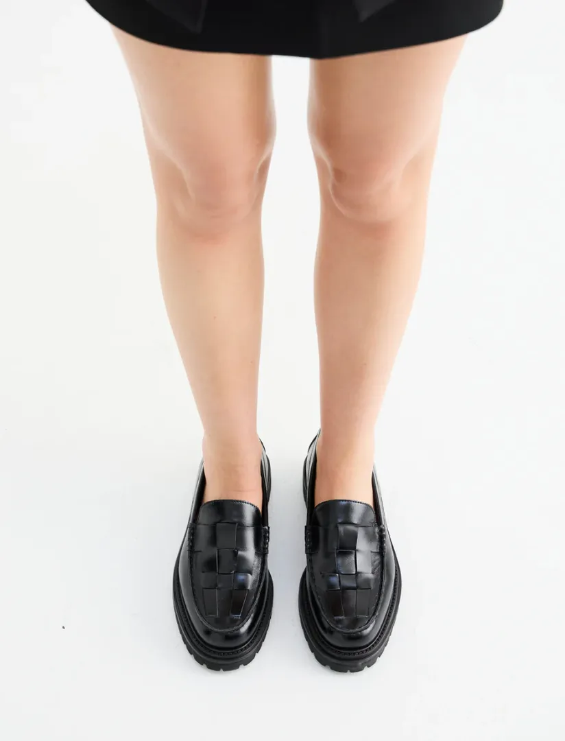 La Tribe Zoe Loafer - Black