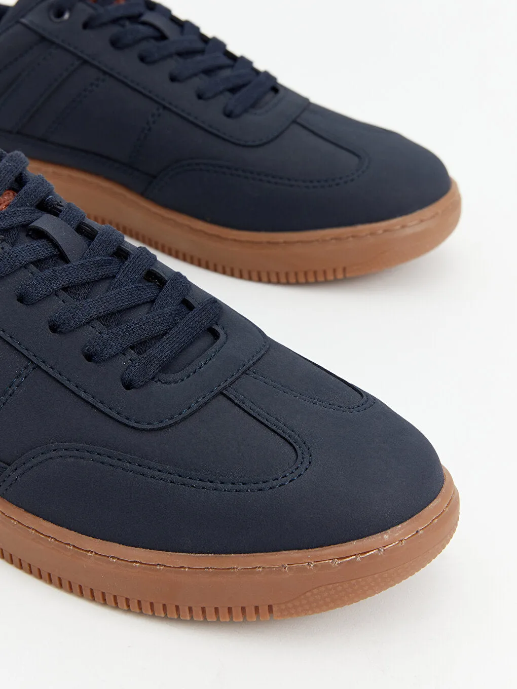 Lace-up Men's Sports Shoes