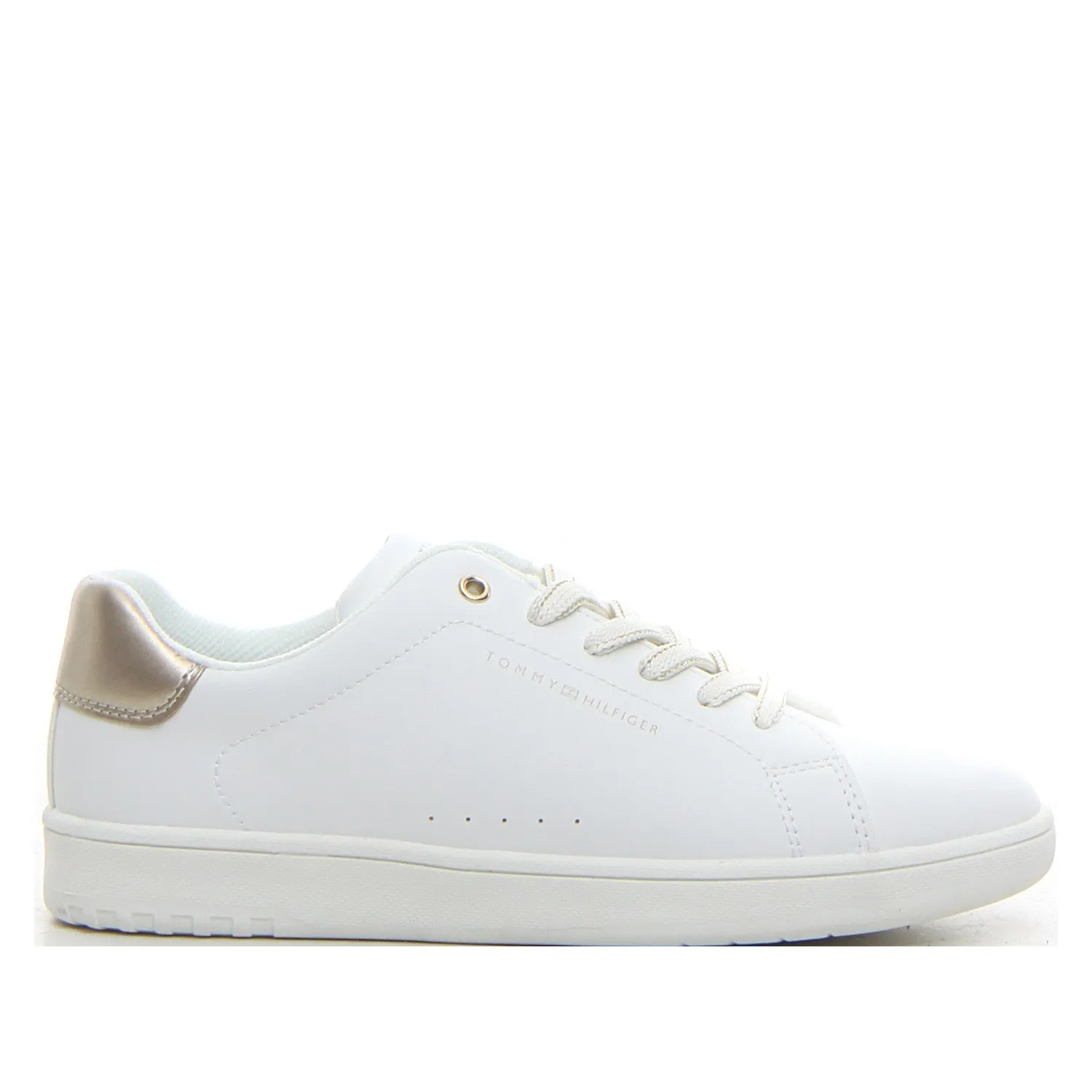 Low cut lace up sneaker