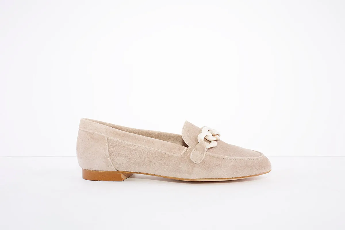 MARIA JAEN - 4015 FASHION LOAFER WITH CHAIN DETAIL - BEIGE SUEDE