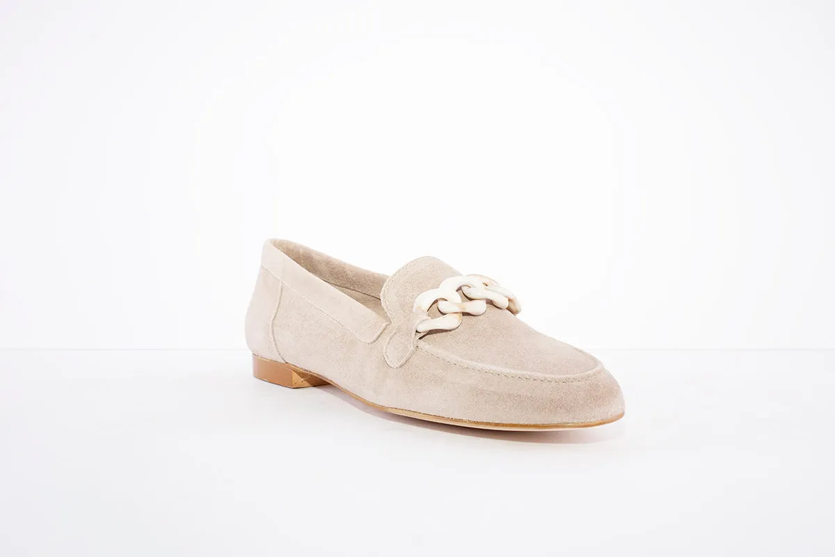 MARIA JAEN - 4015 FASHION LOAFER WITH CHAIN DETAIL - BEIGE SUEDE