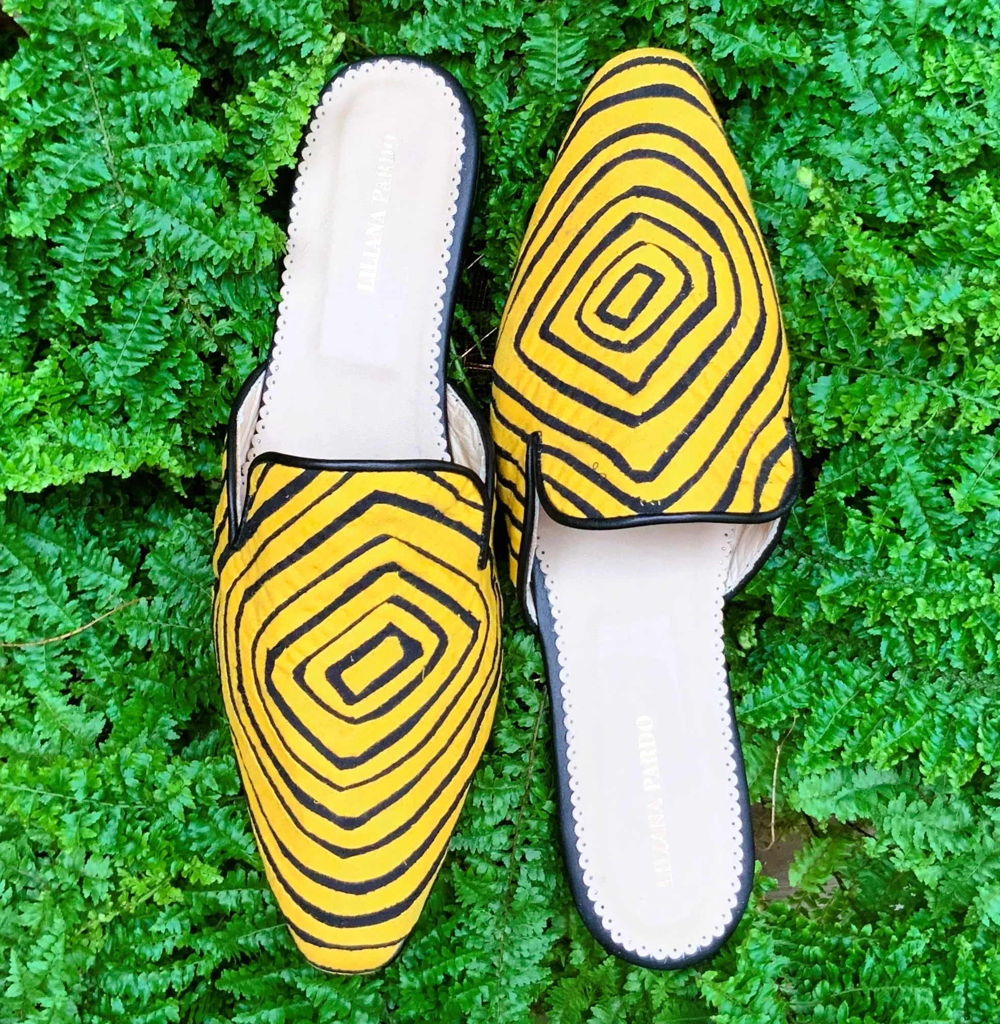 Mola Mules | Black & Yellow