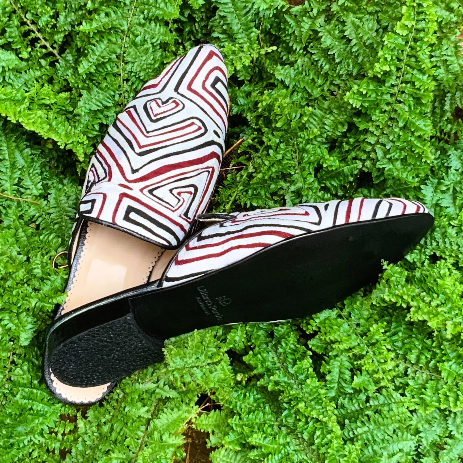 Mola Mules | White Black & Wine