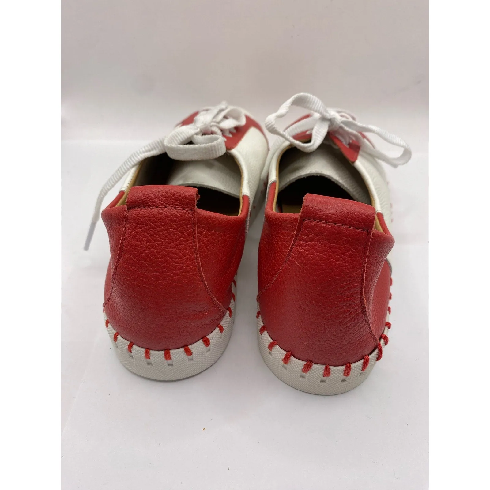 NIB Claire Flowers Red White Lace Up Sneaker Sz 7