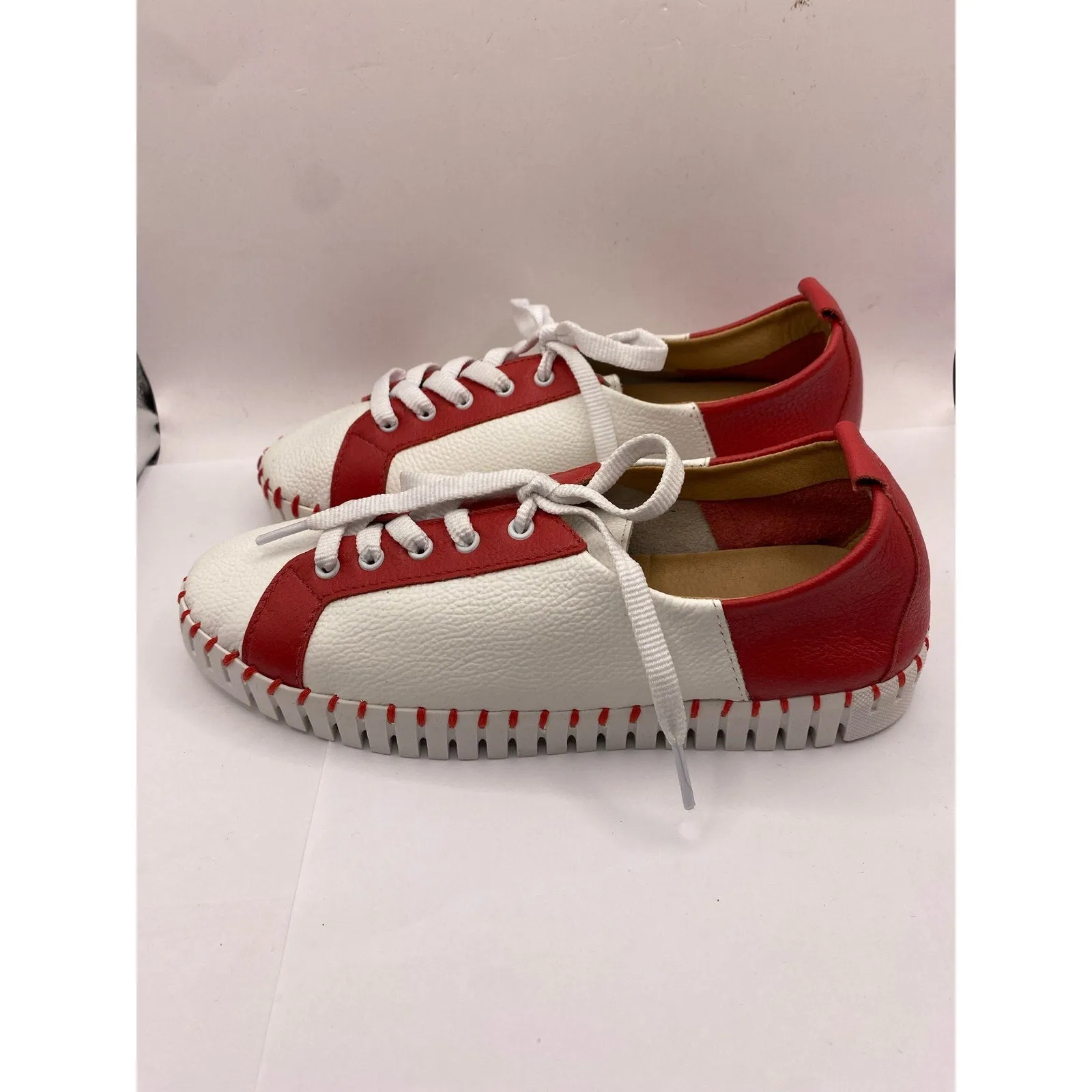 NIB Claire Flowers Red White Lace Up Sneaker Sz 7