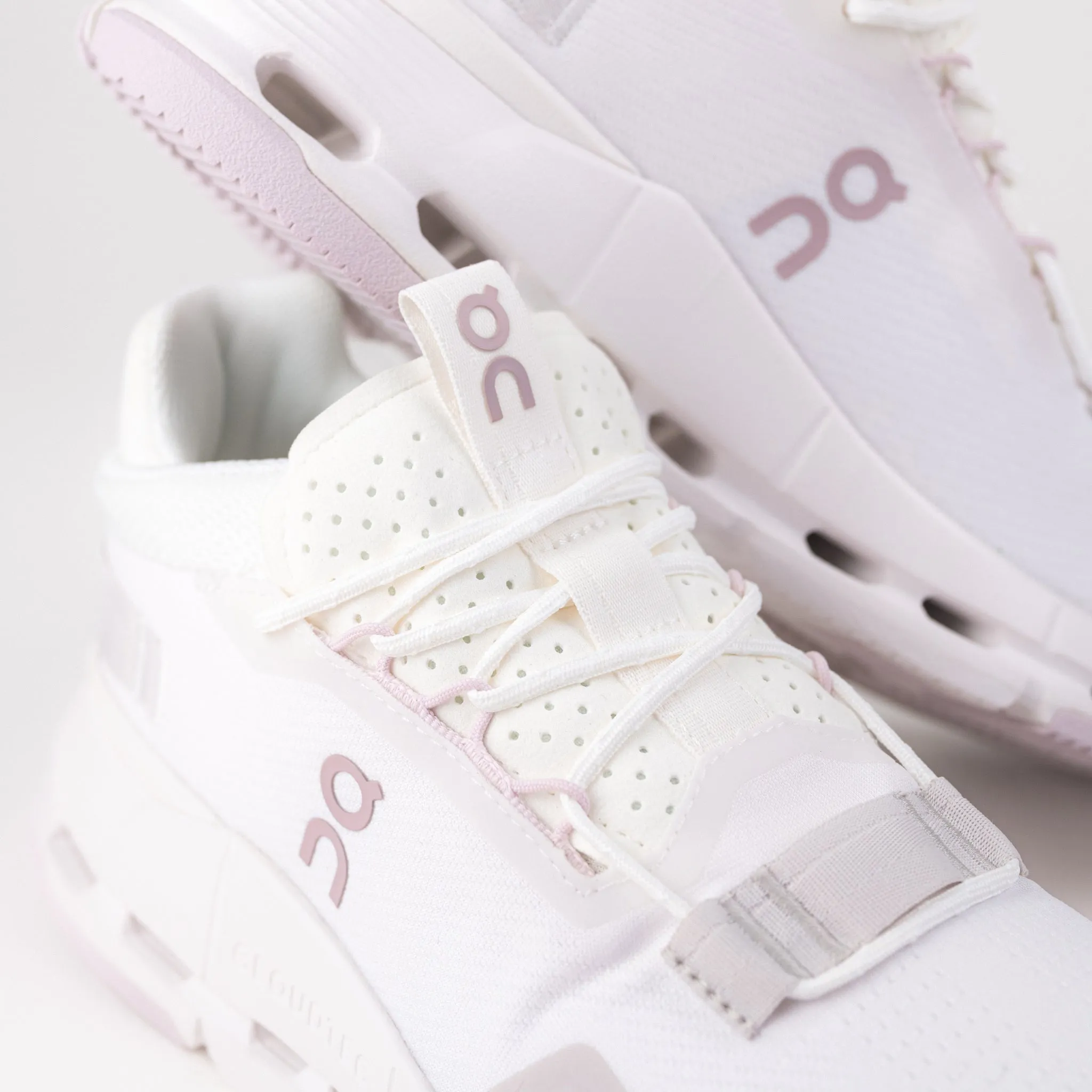 W-CLOUDNOVA 2 - WHITE - MESH